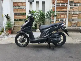 Honda beat deluxe 2022 b DKI km low istimewa