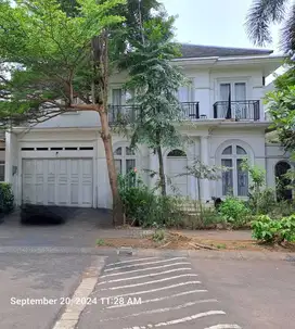 Termurah Dijual Rumah Besar Dan Terawat di Fontainbleau Golf Bsd
