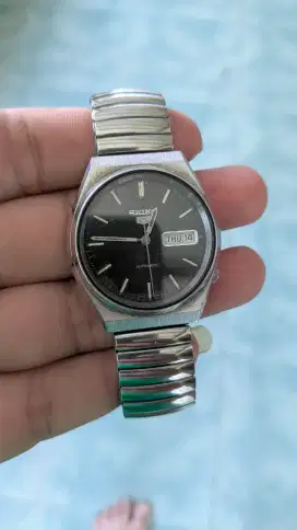 Jam tangan seiko kinetik