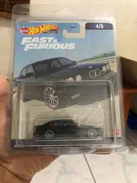 HOTWHEELS PREMIUM BMW 1991 M5
