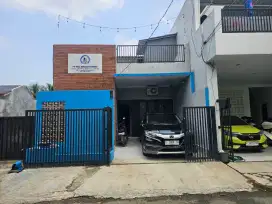 Disewa Rumah Baru Bisa Tinggal atau buat Kantor, Parkir Luas