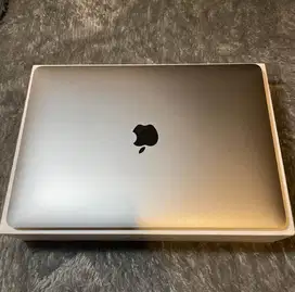 macbook Air i5 2018 mulus fullset no minus