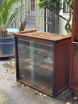 Buffet Kaca Antikan