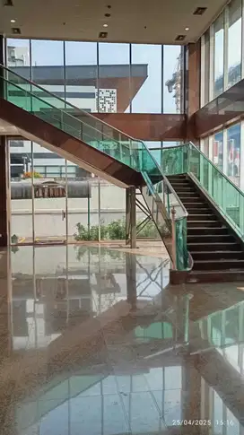 Ruang kantor ukuran 900 m di gedung di kawasan Kemang Jakarta Selatan