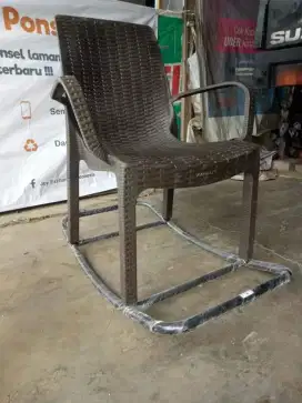 Dijual kursi goyang merek napolly jarang dipakai