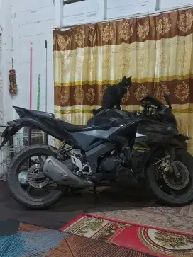 Di jual Honda CBR 150R tahun 2012