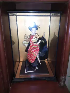 patung geishaasli dari jepang