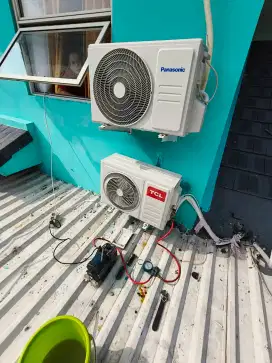 Teknisi installer AC