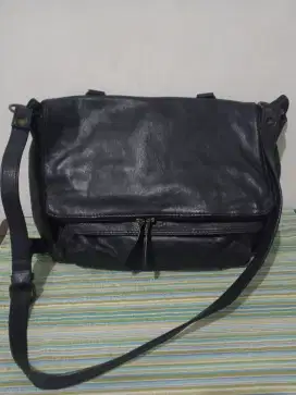 Tas Slempang Kulit