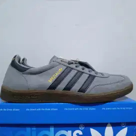 Borongan sepatu Baru