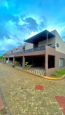 Rumah Di Cluster Elite Fasilitas Kolam Renang Payground Intimate