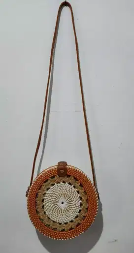 [New] Tas Selempang Wanita Bali Bentuk Bulat Anyaman