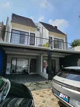 Rumah baru BINTARO 3 lantai Lokasi strategis