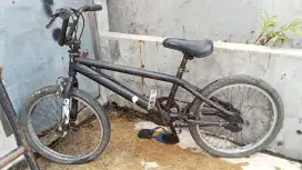 Sepeda BMX stang putar 360⁰