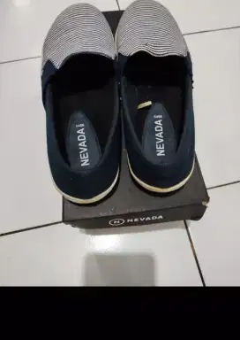 [Preloved] Sepatu Wanita Merek Nevada Ori Warna Navy
