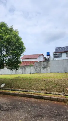 Kavling badan kotak 240 m2 di lokasi tenang di Giri Loka 2 BSD City