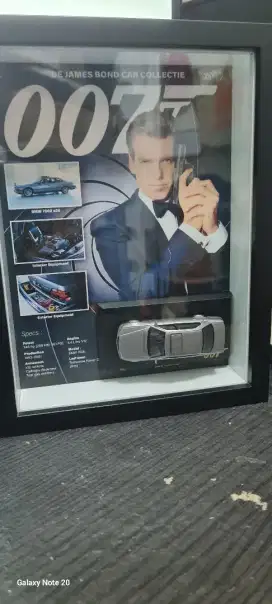 Custom frame & diecast E38 James Bond Tomorrow Never Die
