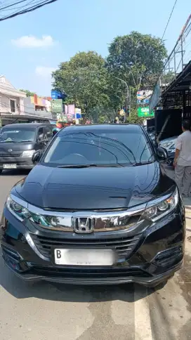 HRV hitam metalik tahun 2018