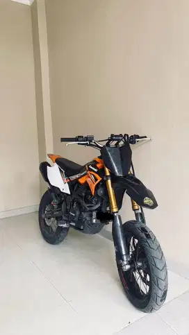 Dijual: Kawasaki D-Tracker 2016 Warna Oranye – Full Ori & Mulus