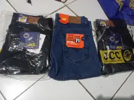 Celana jeans standar hitam sama biru