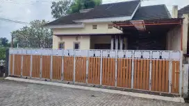 Dijual Rumah Lingkungan Perumahan Strategis & Cocok Untuk Investasi