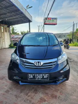 Honda Freed 1.5 S Automatic tahun 2012, warna biru tua mutiara
