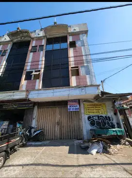 Ruko Depan Pasar Tembok