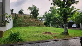 Kavling hoek depan taman di Cluster Patagonia Delatinos BSD