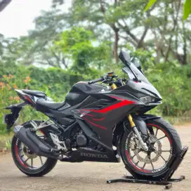 HONDA NEW CBR 150R ABS HITAM 2022 KM 9K AJA PAJAK ON