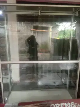 jual etalase bekas