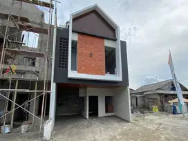 Rumah 2,5 Lantai Ready 5 Menit ke LRT Cibubur Ciracas Jakarta Timur