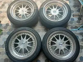 Dijual velg dan ban ukuran r 17 avansa,kijang,livina