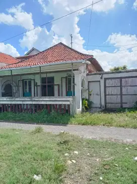 Jual rumah strategis