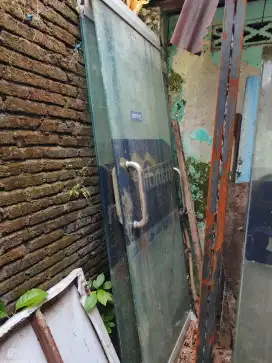 Kaca Pintu Bekas 12 mm