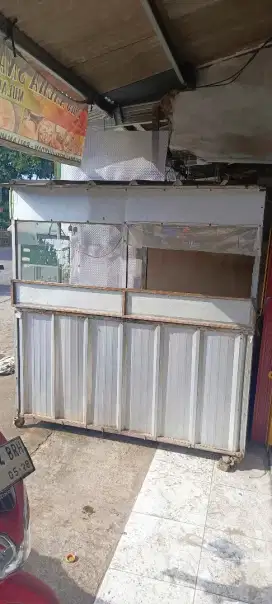 GEROBAK DAGANG ADA RODA KECILNYA