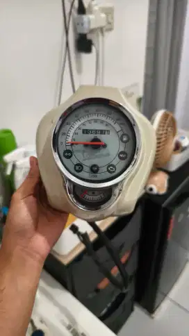 Speedometer dan saklar starter kanan kiri vespa LXv