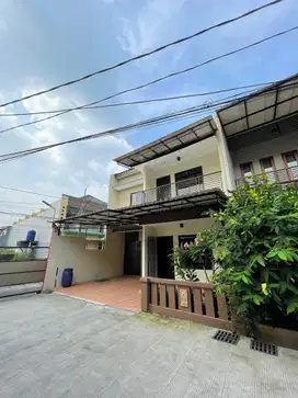 Rumah siap huni di pasar rebo Kramat Jati Jakarta Timur