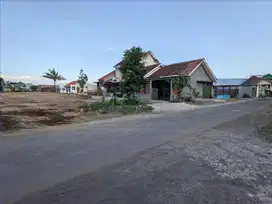 Dekat Waterboom Jogja Dan Stadion Maguwoharjo, Tanah SHM Jalan Besar