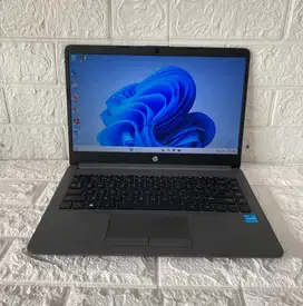 Laptop hp 240 G8 i3