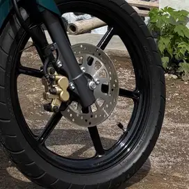 Velg Yamaha Daiichi Alloy R17 Hitam Glossy dengan Ban IRC Fasti Pro