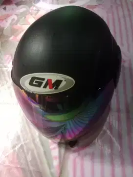 Helm GM hitam siap pakai