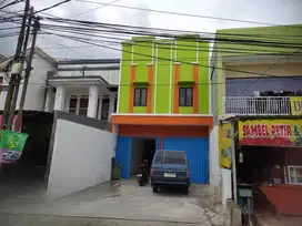 RUKO BARU 2 LANTAI SIAP HUNI DISEWAKAN TAHUNAN DI TANAH BARU DEPOK