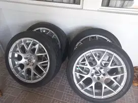 VELG + Ban Mobil ( 4 buah) Kondisi baik dan Harga Bisa Nego