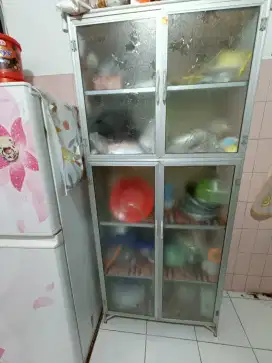 Lemari penyimpanan alat2 rumah tangga