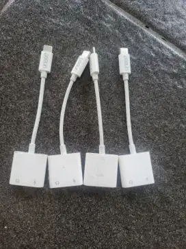 Kabel Audio Spliter Audio dan Power Lightning Uneed