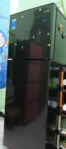 Kulkas 2 pintu merk Aqua