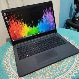 Laptop HP RYZEN 5-5625U 12GB/512GB SSD windows 11 batre awet