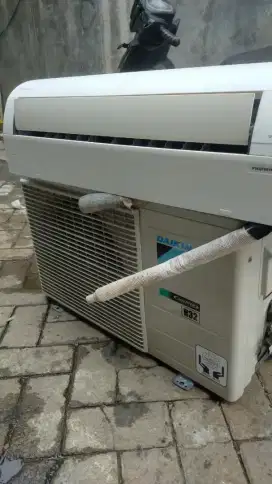 Ready unit Daikin inverter 1/2 Thailand full ORI full freon