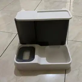 Tempat makan anjing kucing otomatis
