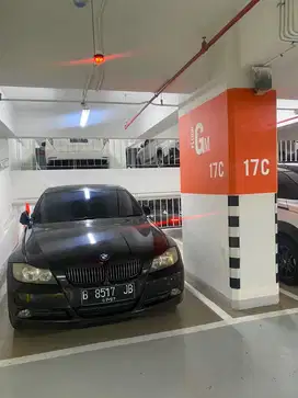 Dijual BMW E90 325i Hitam Tahun 2006